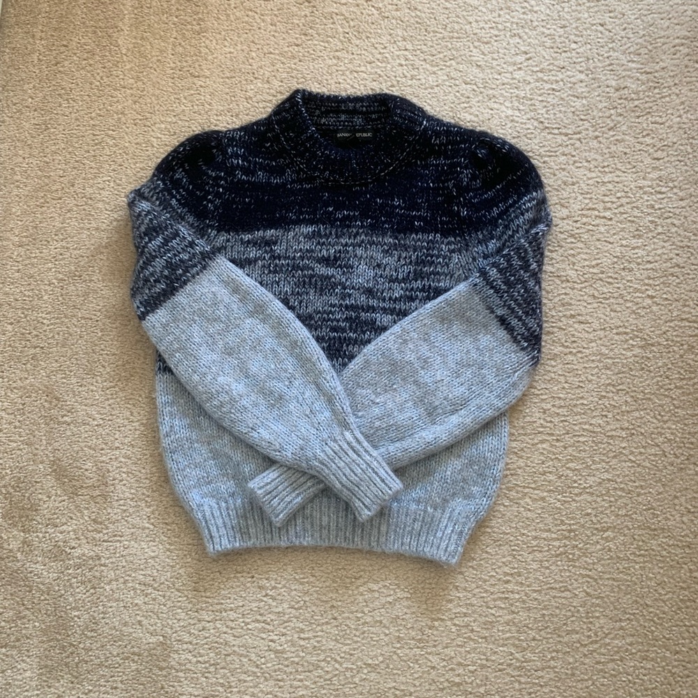 Banana republic sweater like new worn it once